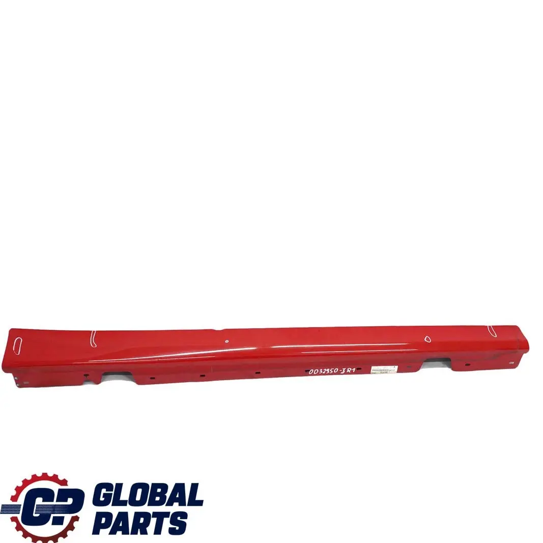 Sill Strip Faldon Lateral Derecho Japanrot Rojo - 438 para BMW E90 E91 con número de pieza 0032950 BMW E90 E91 Sill Strip Faldon Lateral Derecho Japanrot Rojo - 438 - SKU 0032950-JR1 - Número de pieza 0032950