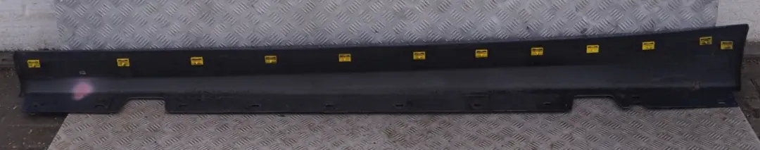 Bas de Porte Couverture Seuil Droite Bleu Montego Bleu pour BMW 3 E90 E91 à propos du numéro de pièce 51770032950 BMW 3 E90 E91 Bas de Porte Couverture Seuil Droite Bleu Montego Bleu - SKU 0032950-MTB2 - Numéro de pièce 51770032950