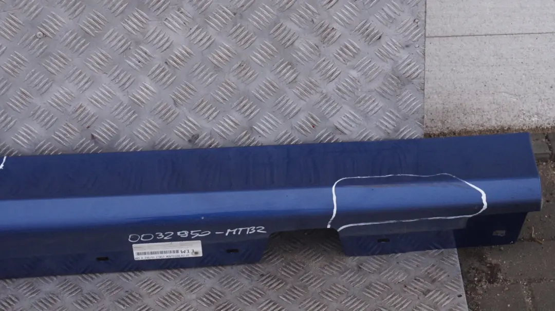 BMW 3 E90 E91 Schwellerleiste Blende Schweller rechts Montegoblau Blau Metallic - SKU 0032950-MTB2 - Teilenummer 51770032950