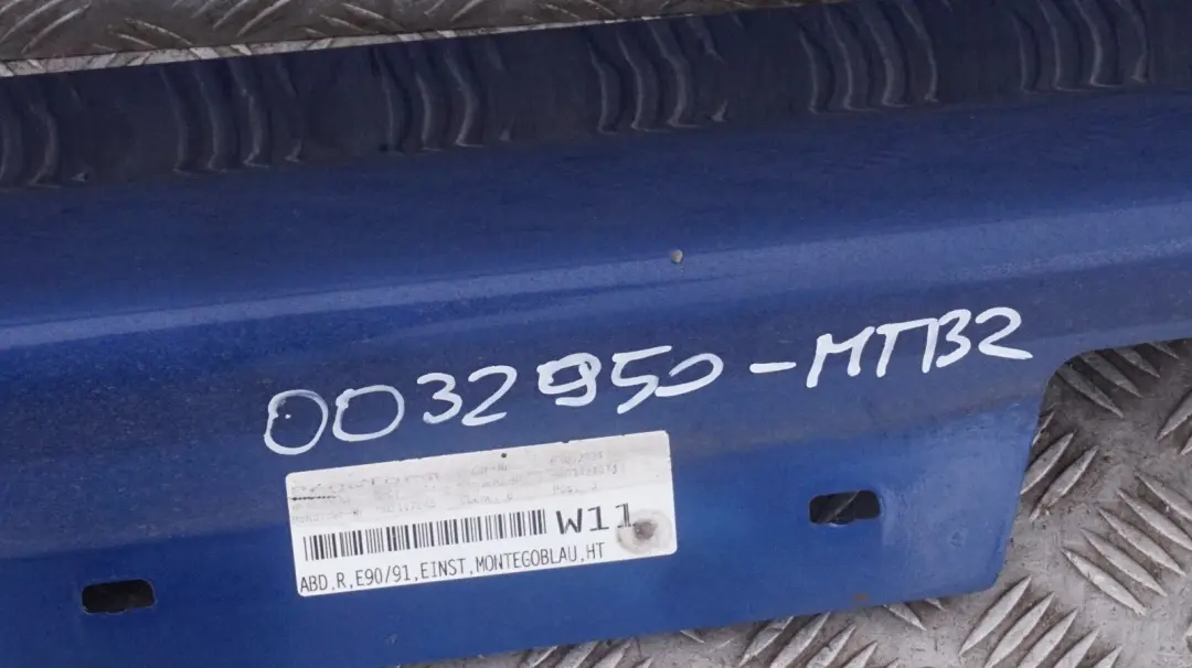 Schwellerleiste Blende Schweller rechts Montegoblau Blau Metallic für BMW 3 E90 E91 mit Teilenummer 51770032950 BMW 3 E90 E91 Schwellerleiste Blende Schweller rechts Montegoblau Blau Metallic - SKU 0032950-MTB2 - Teilenummer 51770032950