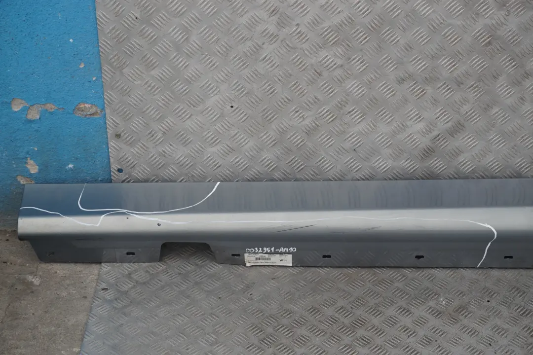 Schwellerleiste Blende Schweller links Arktis Metallic A34 für BMW 3 er 8 E90 E91 mit Teilenummer 0032951 BMW 3 er 8 E90 E91 Schwellerleiste Blende Schweller links Arktis Metallic A34 - SKU 0032951-AM10 - Teilenummer 0032951