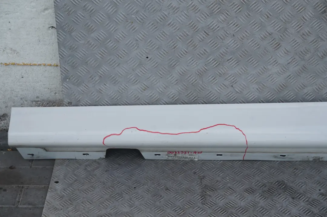 Schwellerleiste Blende Schweller links Tiefgruen Gruen Metallic für BMW 3 E90 E91 mit Teilenummer 0032951 BMW 3 E90 E91 Schwellerleiste Blende Schweller links Tiefgruen Gruen Metallic - SKU 0032951-AW - Teilenummer 0032951