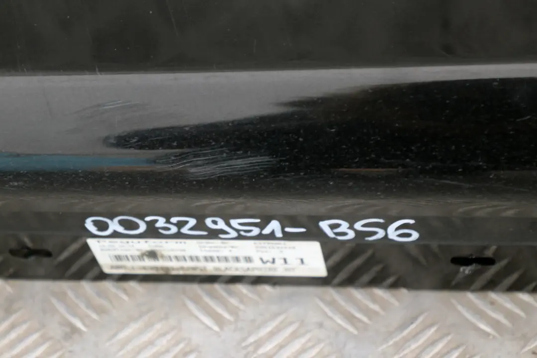 Baguette de seuil jupe latérale gauche Noir Saphir Métallisé pour BMW E90 E91 à propos du numéro de pièce 0032951 BMW E90 E91 Baguette de seuil jupe latérale gauche Noir Saphir Métallisé - SKU 0032951-BS6 - Numéro de pièce 0032951