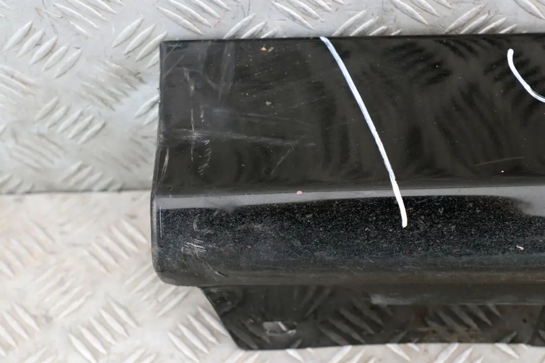 Baguette de seuil jupe latérale gauche Noir Saphir Métallisé pour BMW E90 E91 à propos du numéro de pièce 0032951 BMW E90 E91 Baguette de seuil jupe latérale gauche Noir Saphir Métallisé - SKU 0032951-BS6 - Numéro de pièce 0032951