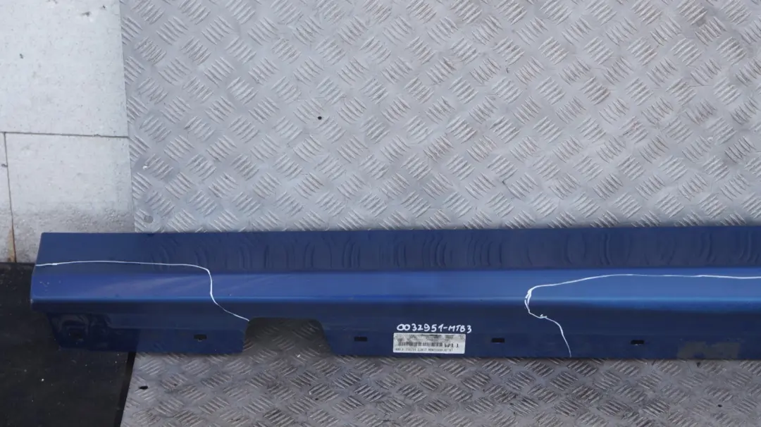 Listello Portiera Apertura Gonna SX Montegoblau Blu Metallizzato per BMW E90 E91 con numero di parte 0032951 BMW E90 E91 Listello Portiera Apertura Gonna SX Montegoblau Blu Metallizzato - SKU 0032951-MTB3 - Numero di parte 0032951