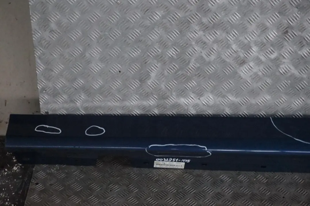 Bas de Porte Couverture Seuil a Gauche Bleu Mystique Metallise pour BMW 3 E90 E91 à propos du numéro de pièce 0032951 BMW 3 E90 E91 Bas de Porte Couverture Seuil a Gauche Bleu Mystique Metallise - SKU 0032951-MYS - Numéro de pièce 0032951