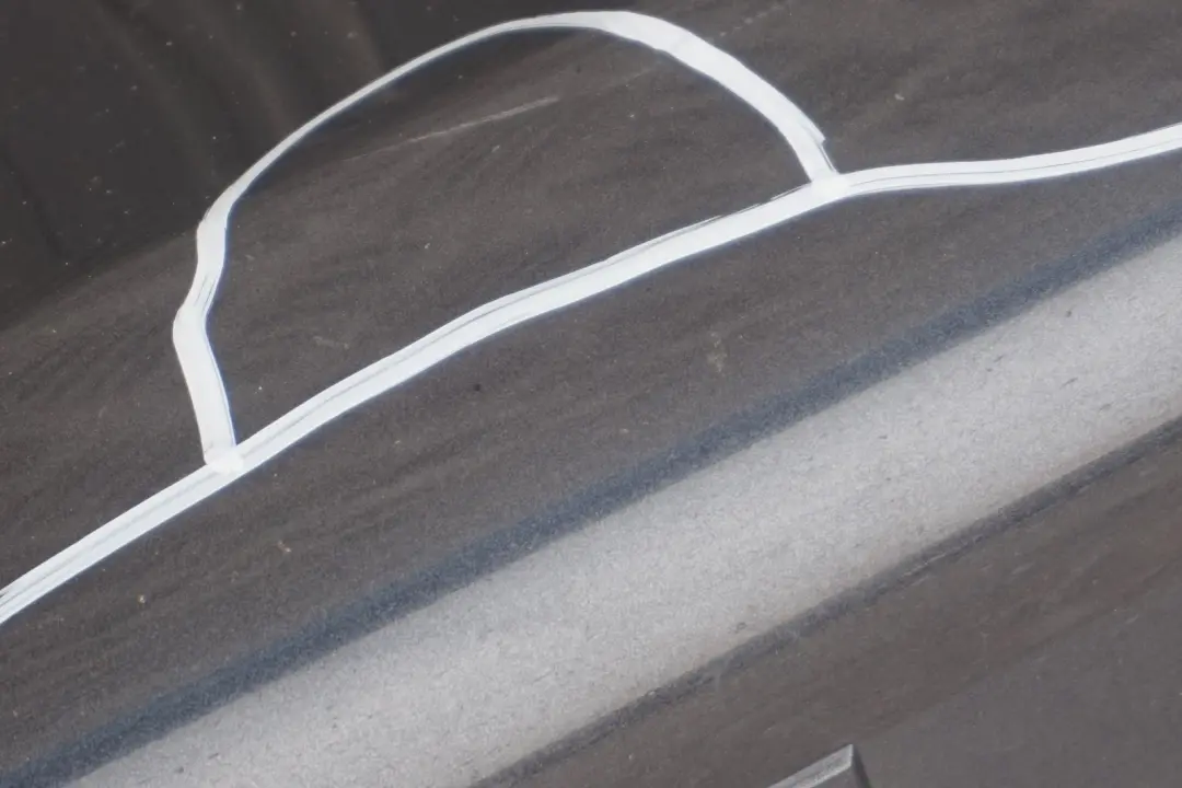 Listello portiera Apertura Gonna sx Frizzante Grafite Metallica per BMW E90 E91 con numero di parte 0032951 BMW E90 E91 Listello portiera Apertura Gonna sx Frizzante Grafite Metallica - SKU 0032951-SG26 - Numero di parte 0032951