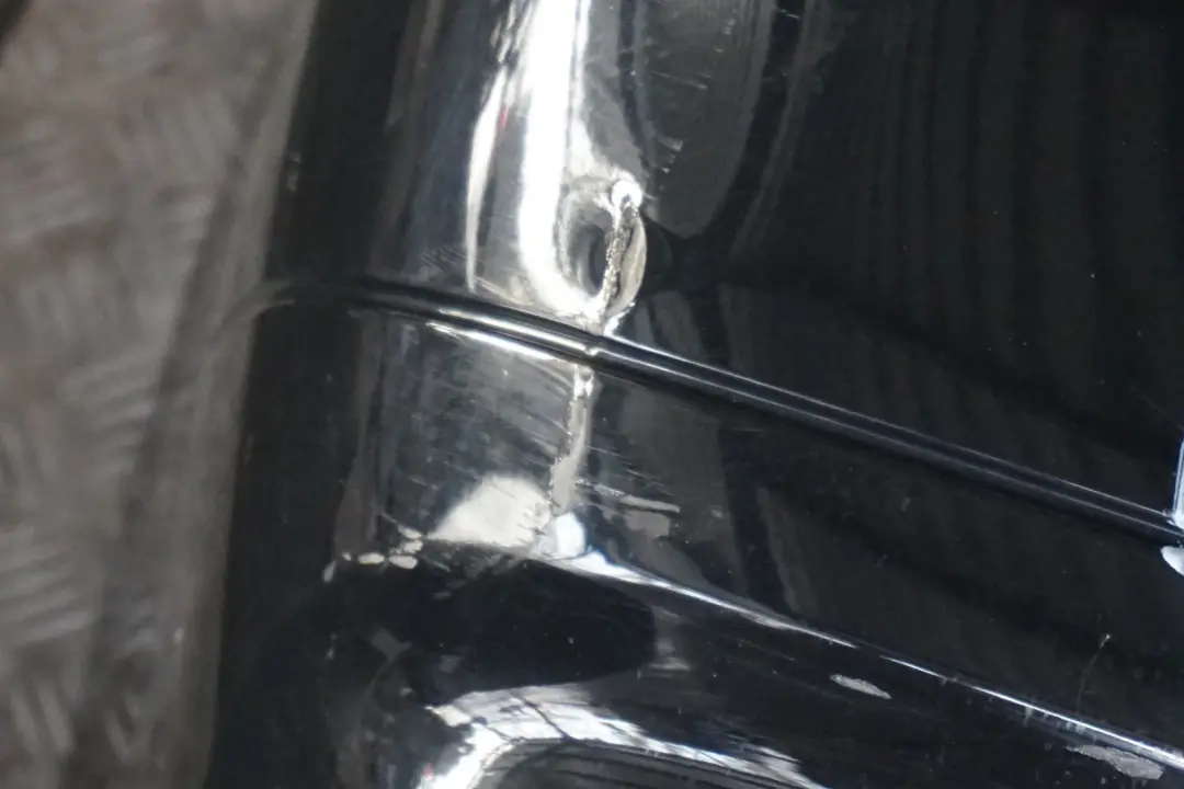 Zderzak tylny tył schwarz II 668 do BMW 3 E90 o numerze 51120033194 BMW 3 E90 Zderzak tylny tył schwarz II 668 - SKU 0033194-SCH3 - Numer Części 51120033194