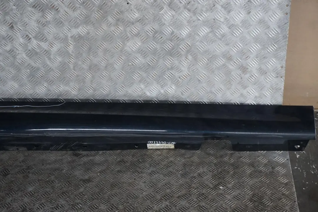 Listello Portiera Apertura Gonna Destra Nero Carbone per BMW E90 E91 M Sport con numero di parte 0033440 BMW E90 E91 M Sport Listello Portiera Apertura Gonna Destra Nero Carbone - SKU 0033440-CAR - Numero di parte 0033440