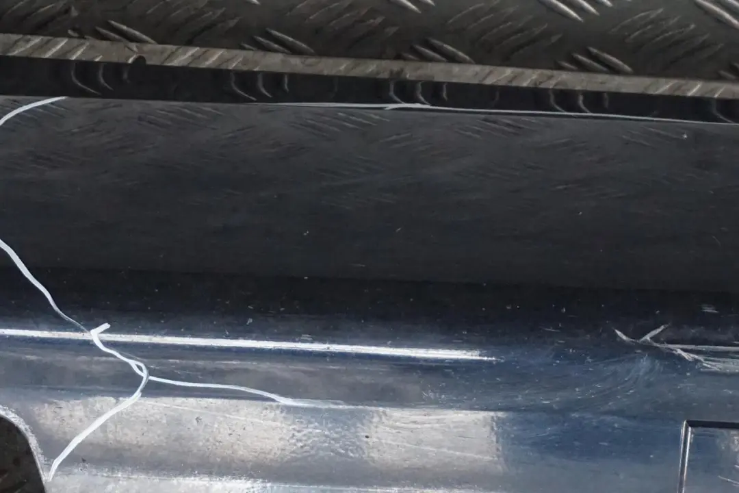 Listello Portiera Apertura Gonna Destra Nero Carbone per BMW E90 E91 M Sport con numero di parte 0033440 BMW E90 E91 M Sport Listello Portiera Apertura Gonna Destra Nero Carbone - SKU 0033440-CAR - Numero di parte 0033440