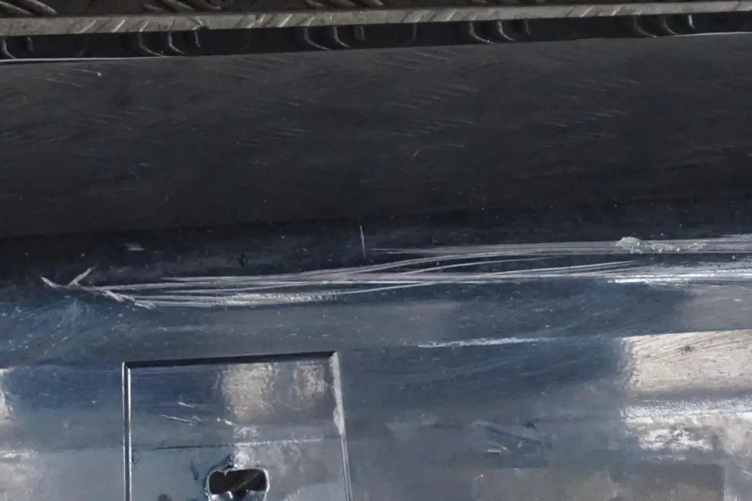 Sill strip side skirt right Carbonschwarz Black para BMW E90 E91 M Sport con número de pieza 0033440 BMW E90 E91 M Sport Sill strip side skirt right Carbonschwarz Black - SKU 0033440-CAR - Número de pieza 0033440