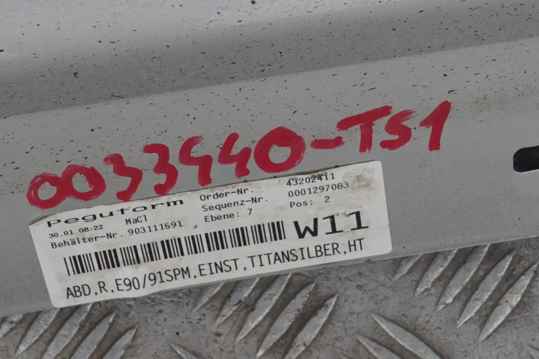 Sill strip side skirt right O/S Titan Silver 354 to BMW E90 E91 M Sport with Part number 0033440 BMW E90 E91 M Sport Sill strip side skirt right O/S Titan Silver 354 - SKU 0033440-TS1 - Part number 0033440
