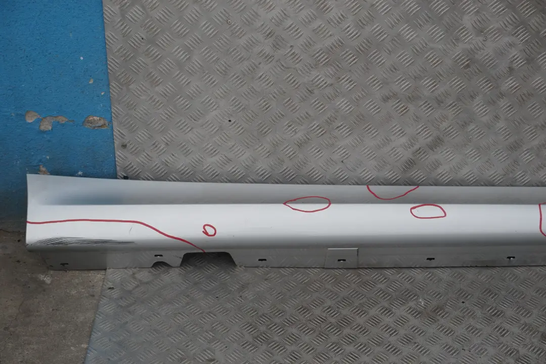 Listello Portiera Apertura Gonna Dx Argento-Titanio Silber per BMW E90 E91 M Sport con numero di parte 0033440 BMW E90 E91 M Sport Listello Portiera Apertura Gonna Dx Argento-Titanio Silber - SKU 0033440-TS1 - Numero di parte 0033440