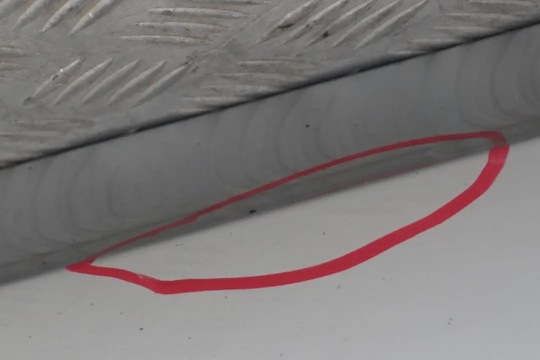 Pakiet Listwa próg prawy Szary do BMW E90 E91 M o numerze 0033440 BMW E90 E91 M Pakiet Listwa próg prawy Szary - SKU 0033440-TS1 - Numer Części 0033440