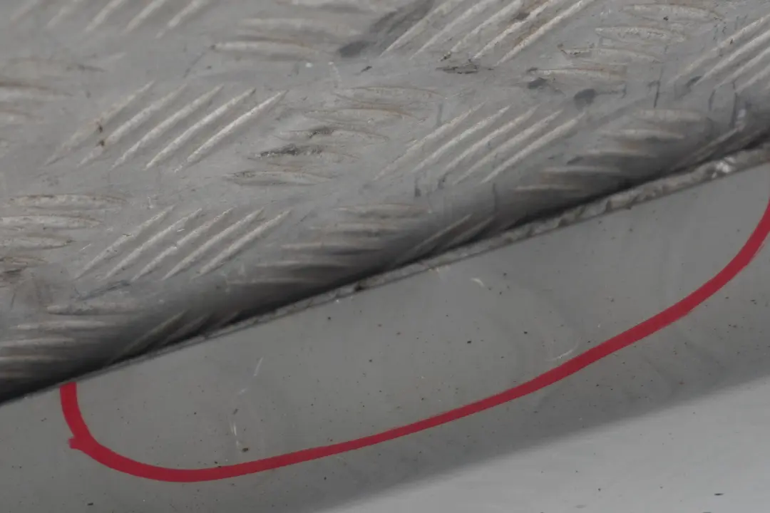 Sill strip side skirt right O/S Titan Silver 354 to BMW E90 E91 M Sport with Part number 0033440 BMW E90 E91 M Sport Sill strip side skirt right O/S Titan Silver 354 - SKU 0033440-TS1 - Part number 0033440