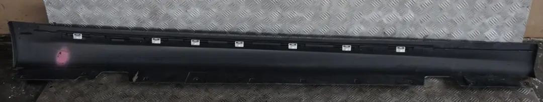 Listello Portiera Apertura Gonna SX Nero Carbone 303 per BMW E90 E91 M Sport con numero di parte 0033441 BMW E90 E91 M Sport Listello Portiera Apertura Gonna SX Nero Carbone 303 - SKU 0033441-CAR2 - Numero di parte 0033441