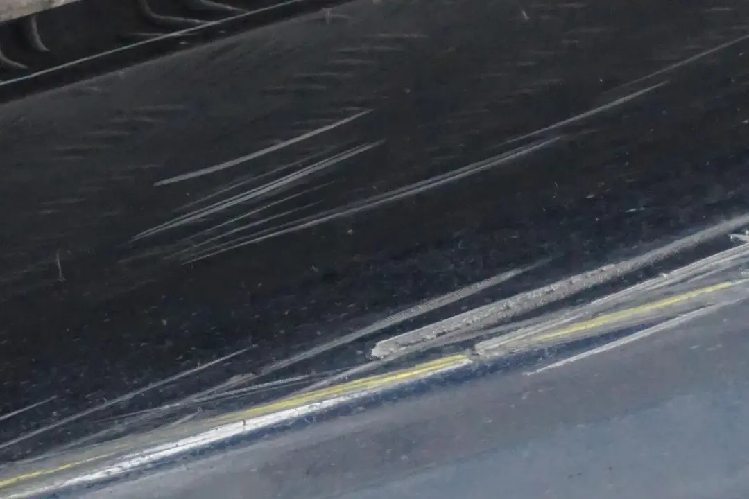 listwa nakładka na próg lewy M-Pakiet do BMW E90 o numerze 0033441 BMW E90 listwa nakładka na próg lewy M-Pakiet - SKU 0033441-CAR2 - Numer Części 0033441