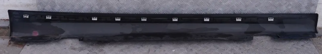 Schwellerleiste Blende Schweller links Le Mans Blau - 381 für BMW 3 E90 E91 M Sport mit Teilenummer 0033441 BMW 3 E90 E91 M Sport Schwellerleiste Blende Schweller links Le Mans Blau - 381 - SKU 0033441-LMB2 - Teilenummer 0033441