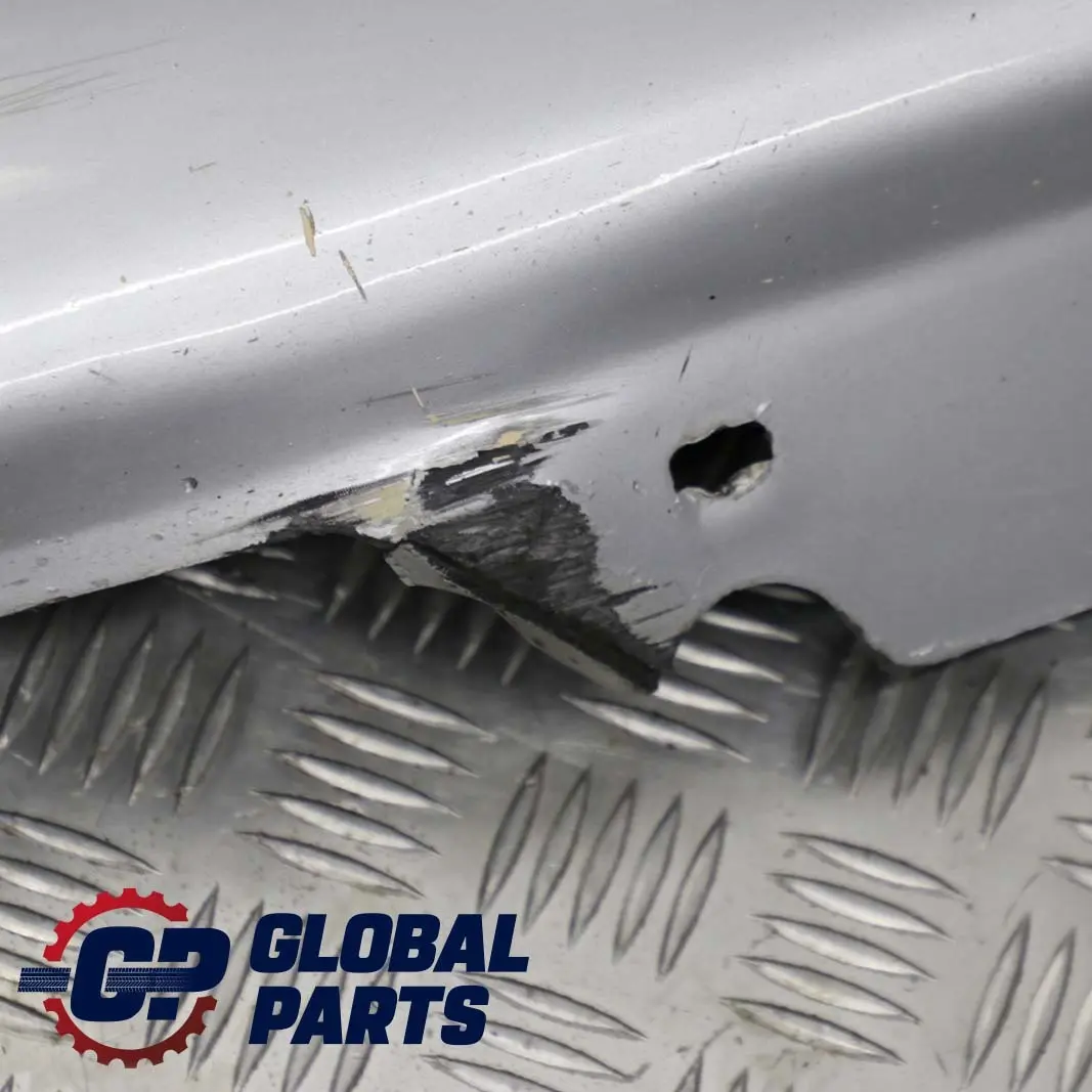 Striscia Davanzale Laterale Gonna Sinistra Titansilber - per BMW E90 E91 M Sport con numero di parte 0033441 BMW E90 E91 M Sport Striscia Davanzale Laterale Gonna Sinistra Titansilber - - SKU 0033441-TS - Numero di parte 0033441