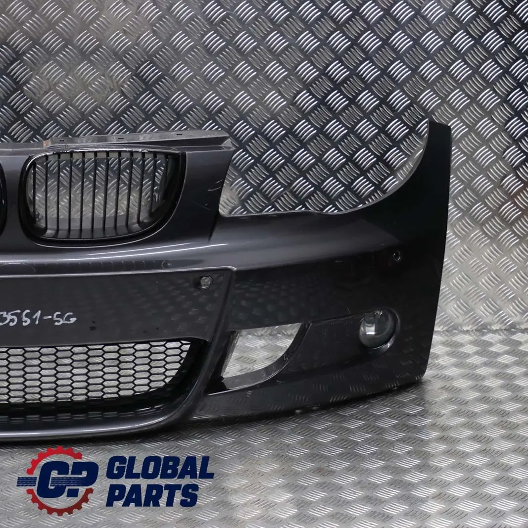 Paket Stossfänger Vorn Sparkling Graphit Metallic - A22 für BMW 1 E81 E87 M Sport mit Teilenummer 0033551 BMW 1 E81 E87 M Sport Paket Stossfänger Vorn Sparkling Graphit Metallic - A22 - SKU 0033551-SG - Teilenummer 0033551