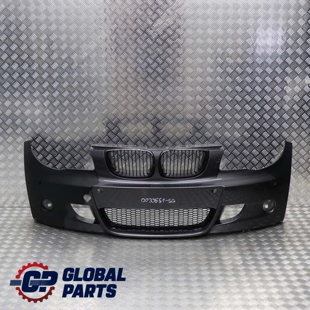 Paket Stossfänger Vorn Sparkling Graphit Metallic - A22 für BMW 1 E81 E87 M Sport mit Teilenummer 0033551 BMW 1 E81 E87 M Sport Paket Stossfänger Vorn Sparkling Graphit Metallic - A22 - SKU 0033551-SG - Teilenummer 0033551