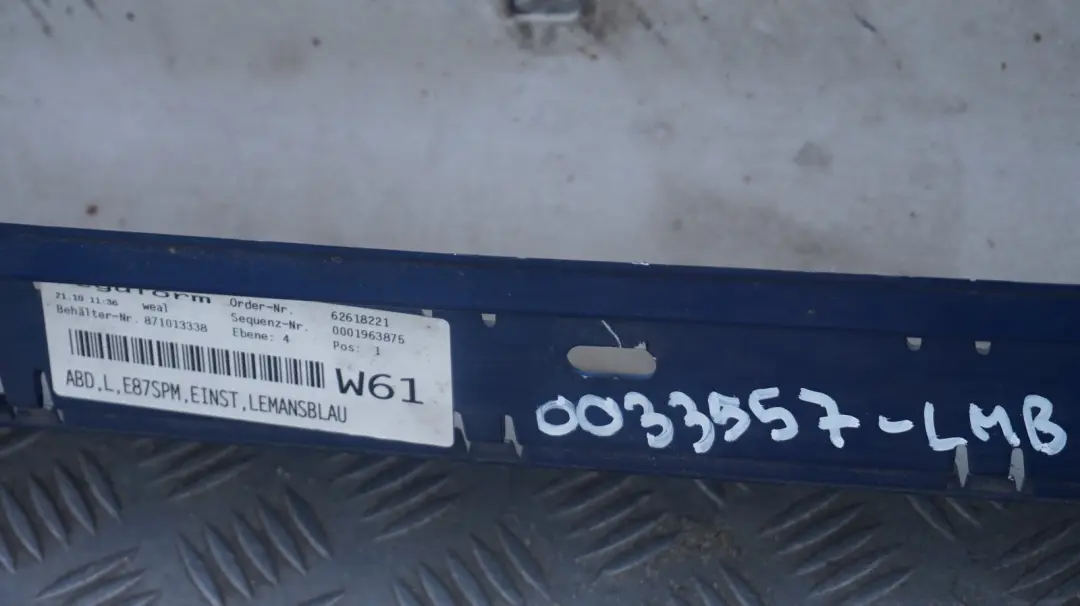 Listello Portiera Apertura Gonna SX le Mans Blu per BMW E87 LCI M Sport con numero di parte 33557 BMW E87 LCI M Sport Listello Portiera Apertura Gonna SX le Mans Blu - SKU 0033557-LMB - Numero di parte 33557
