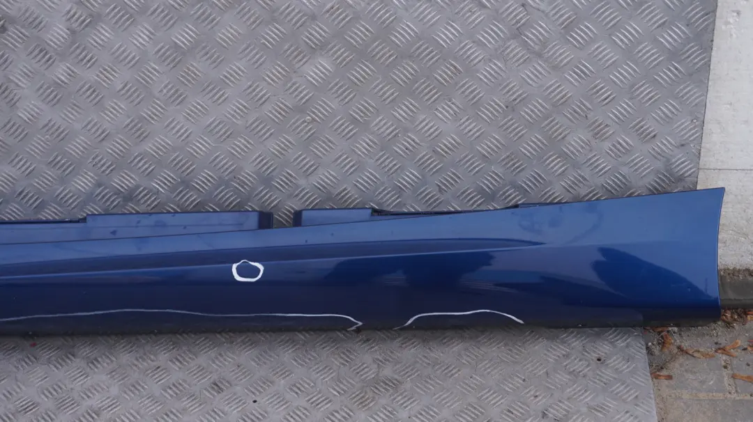 Bas de Porte Couverture Seuil A Gauche le Mans Bleu pour BMW E87 LCI M Sport à propos du numéro de pièce 33557 BMW E87 LCI M Sport Bas de Porte Couverture Seuil A Gauche le Mans Bleu - SKU 0033557-LMB2 - Numéro de pièce 33557