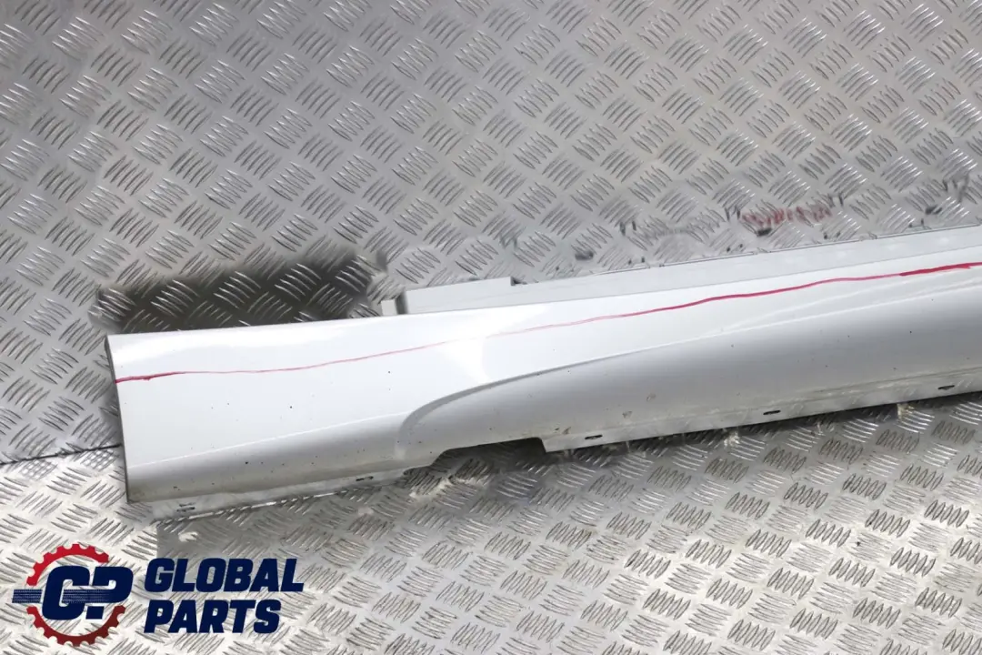 Schwellerleiste Blende Schweller Links Titansilber - 354 für BMW 1 er E87 M Sport mit Teilenummer 0033557 BMW 1 er E87 M Sport Schwellerleiste Blende Schweller Links Titansilber - 354 - SKU 0033557-TS1 - Teilenummer 0033557