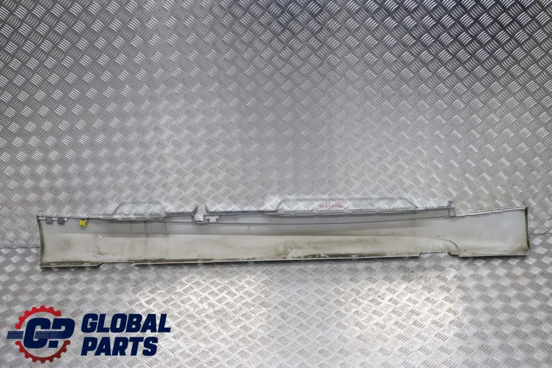 Schwellerleiste Blende Schweller Links Titansilber - 354 für BMW 1 er E87 M Sport mit Teilenummer 0033557 BMW 1 er E87 M Sport Schwellerleiste Blende Schweller Links Titansilber - 354 - SKU 0033557-TS1 - Teilenummer 0033557