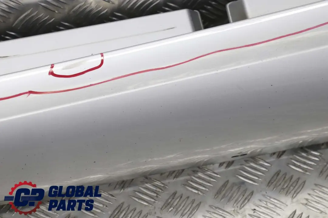 Schwellerleiste Blende Schweller Links Titansilber - 354 für BMW 1 er E87 M Sport mit Teilenummer 0033557 BMW 1 er E87 M Sport Schwellerleiste Blende Schweller Links Titansilber - 354 - SKU 0033557-TS1 - Teilenummer 0033557