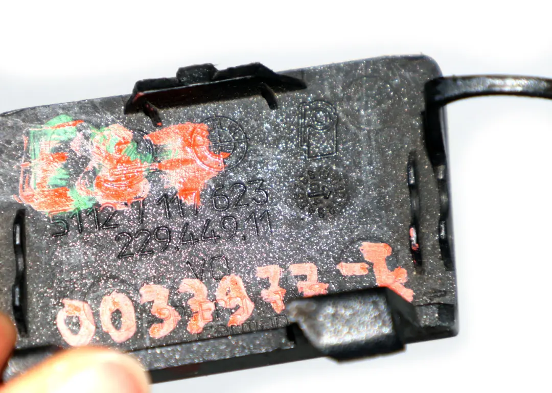 Zaślepka Haka Przód Titansilber do BMW E87 o numerze 0033977 BMW E87 Zaślepka Haka Przód Titansilber - SKU 0033977-TS - Numer Części 0033977