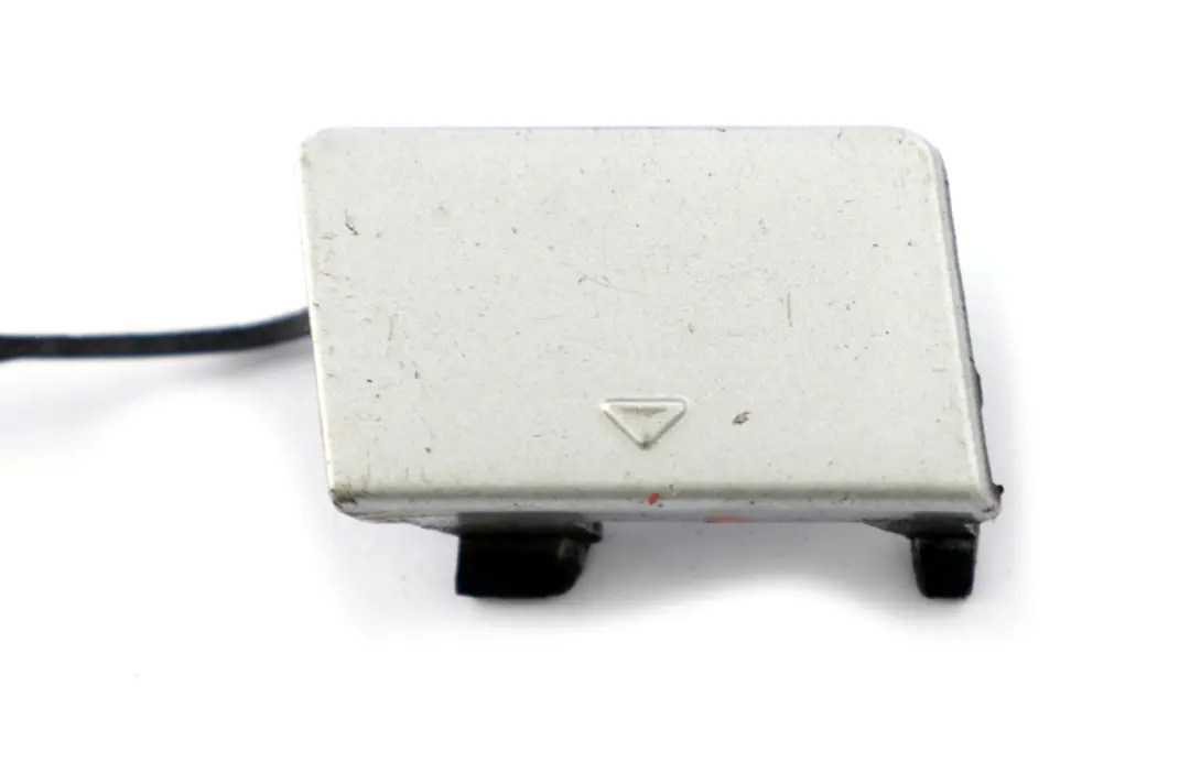 BMW E87 Aleta Ojo de remolque parachoques delantero Titansilber Silver 7117623 - SKU 0033977-TS - Número de pieza 0033977