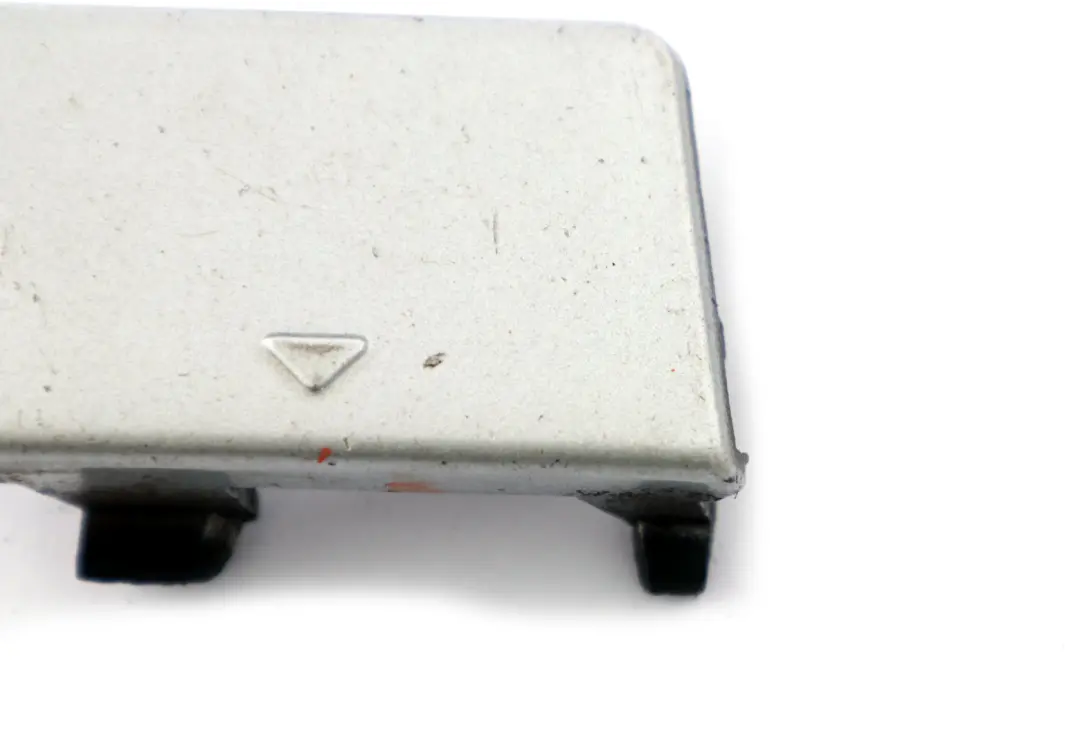 BMW E87 Rabat Œil remorquage pare-chocs avant Titansilber Titan Silver 7117623 - SKU 0033977-TS - Numéro de pièce 0033977