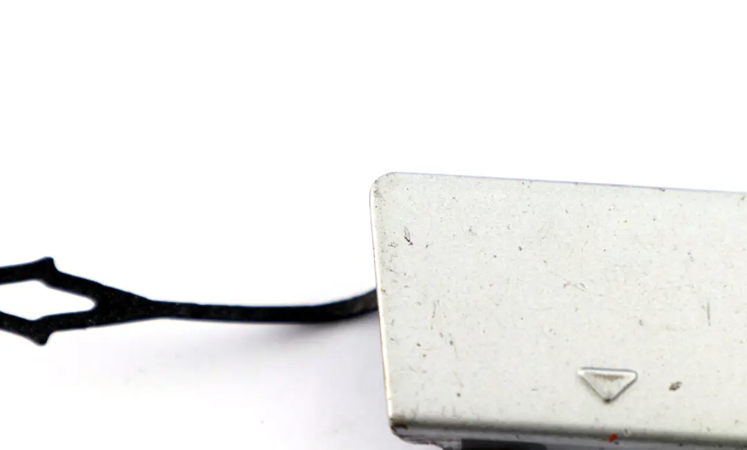 BMW E87 Aleta Ojo de remolque parachoques delantero Titansilber Silver 7117623 - SKU 0033977-TS - Número de pieza 0033977