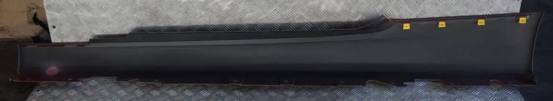Sill Strip Faldon Lateral Derecho Karmesinrot Rojo Carmesi - A61 para BMW E92 E93 con número de pieza 0034058 BMW E92 E93 Sill Strip Faldon Lateral Derecho Karmesinrot Rojo Carmesi - A61 - SKU 0034058-KAR - Número de pieza 0034058