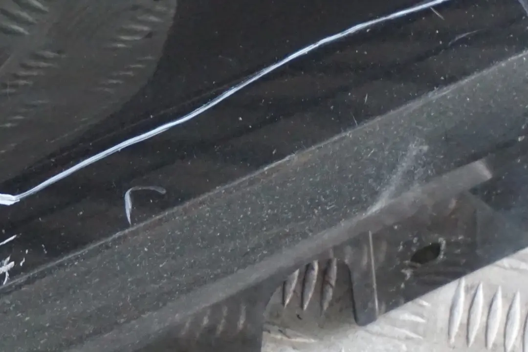 Listello Portiera Apertura Gonna SX Black Sapphire Nera per BMW E92 E93 con numero di parte 0034059 BMW E92 E93 Listello Portiera Apertura Gonna SX Black Sapphire Nera - SKU 0034059-BS3 - Numero di parte 0034059