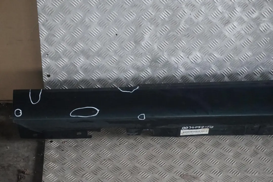 Listello Portiera Gonna SX Tiefgruen Verde Metallizzato A43 per BMW E92 E93 con numero di parte 0034059 BMW E92 E93 Listello Portiera Gonna SX Tiefgruen Verde Metallizzato A43 - SKU 0034059-TG - Numero di parte 0034059