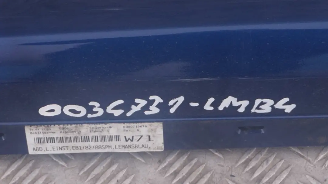 Sill Strip Faldon Lateral Izquierdo Le Mans Azul para BMW E81 E82 E88 M SPORT con número de pieza 0034731 BMW E81 E82 E88 M SPORT Sill Strip Faldon Lateral Izquierdo Le Mans Azul - SKU 0034731-LM4 - Número de pieza 0034731