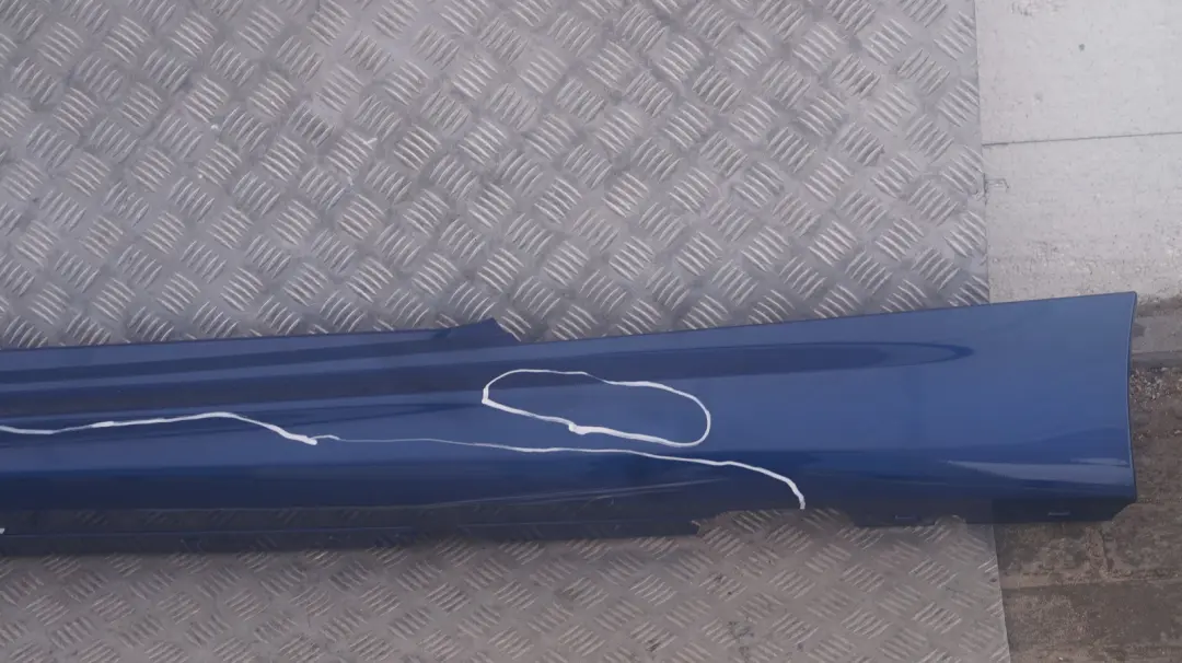 Sill Strip Faldon Lateral Izquierdo Le Mans Azul para BMW E81 E82 E88 M SPORT con número de pieza 0034731 BMW E81 E82 E88 M SPORT Sill Strip Faldon Lateral Izquierdo Le Mans Azul - SKU 0034731-LM4 - Número de pieza 0034731