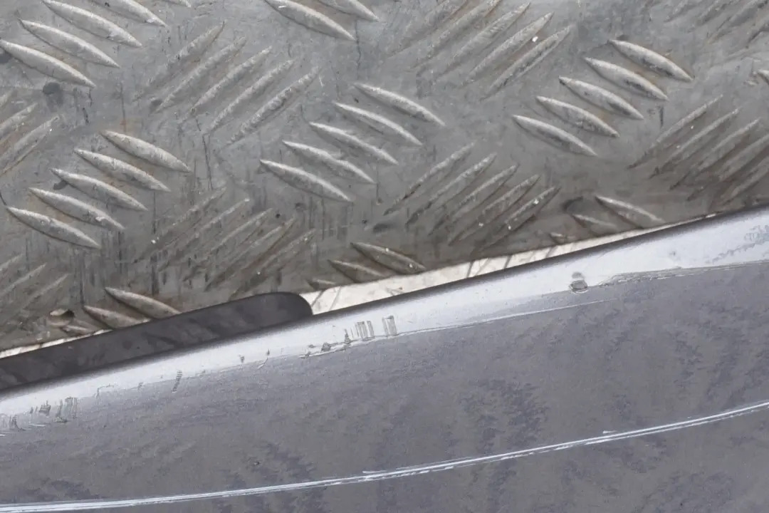BMW E81 E82 M Sport Listello Portiera Gonna Destra Grafite Brillante - A22 - SKU 0034732-SG1 - Numero di parte 0034732