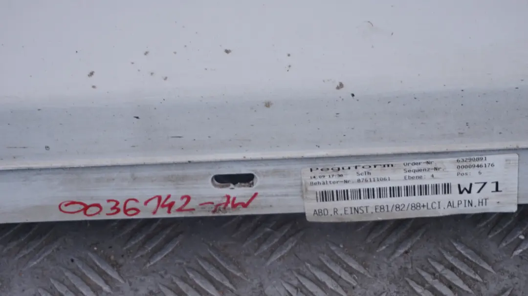 Sill Strip Side Skirt Right O/S Alpinweiss Alpine White to BMW 1 SERIES E81 E82 E88 with Part number 0036142 BMW 1 SERIES E81 E82 E88 Sill Strip Side Skirt Right O/S Alpinweiss Alpine White - SKU 0036142-AW - Part number 0036142