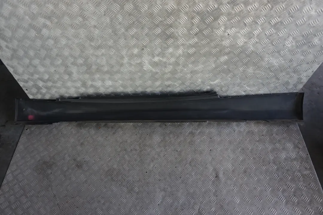 BMW E81 E82 Nakładka próg prawy schwarz II 668 - SKU 0036142-SCH6 - Numer Części 0036142