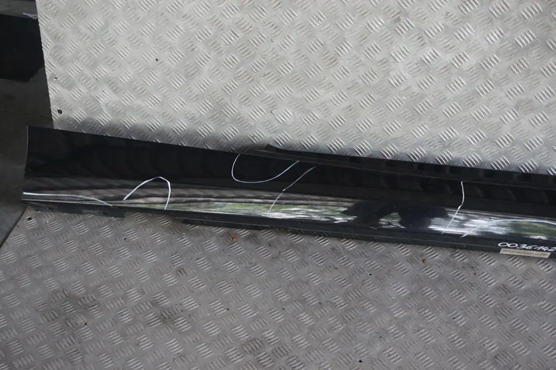 BMW E81 E82 Nakładka próg prawy schwarz II 668 - SKU 0036142-SCH6 - Numer Części 0036142