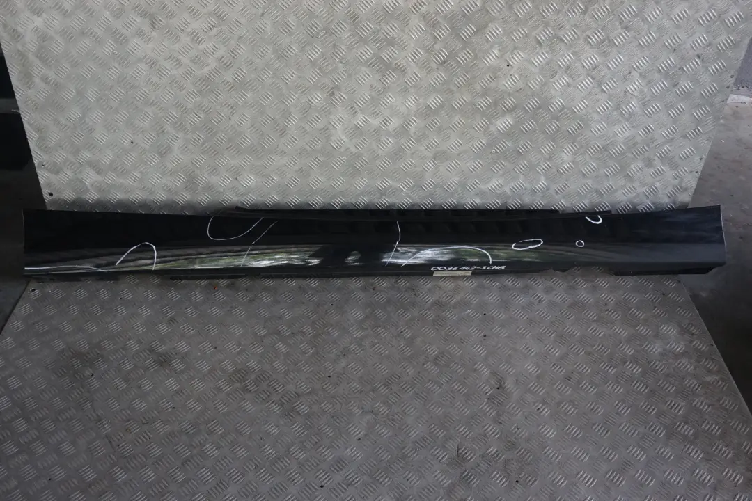 BMW E81 E82 Nakładka próg prawy schwarz II 668 - SKU 0036142-SCH6 - Numer Części 0036142