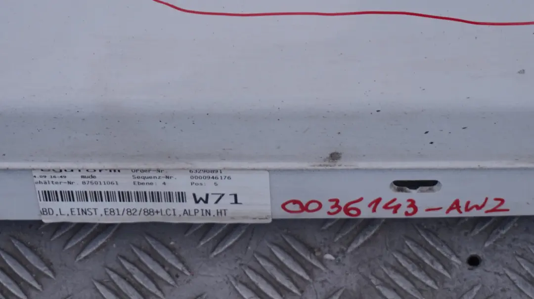 Nakładka próg lewy Alpinweiss 300 do BMW 1 E81 o numerze 0036143 BMW 1 E81 Nakładka próg lewy Alpinweiss 300 - SKU 0036143-AW2 - Numer Części 0036143