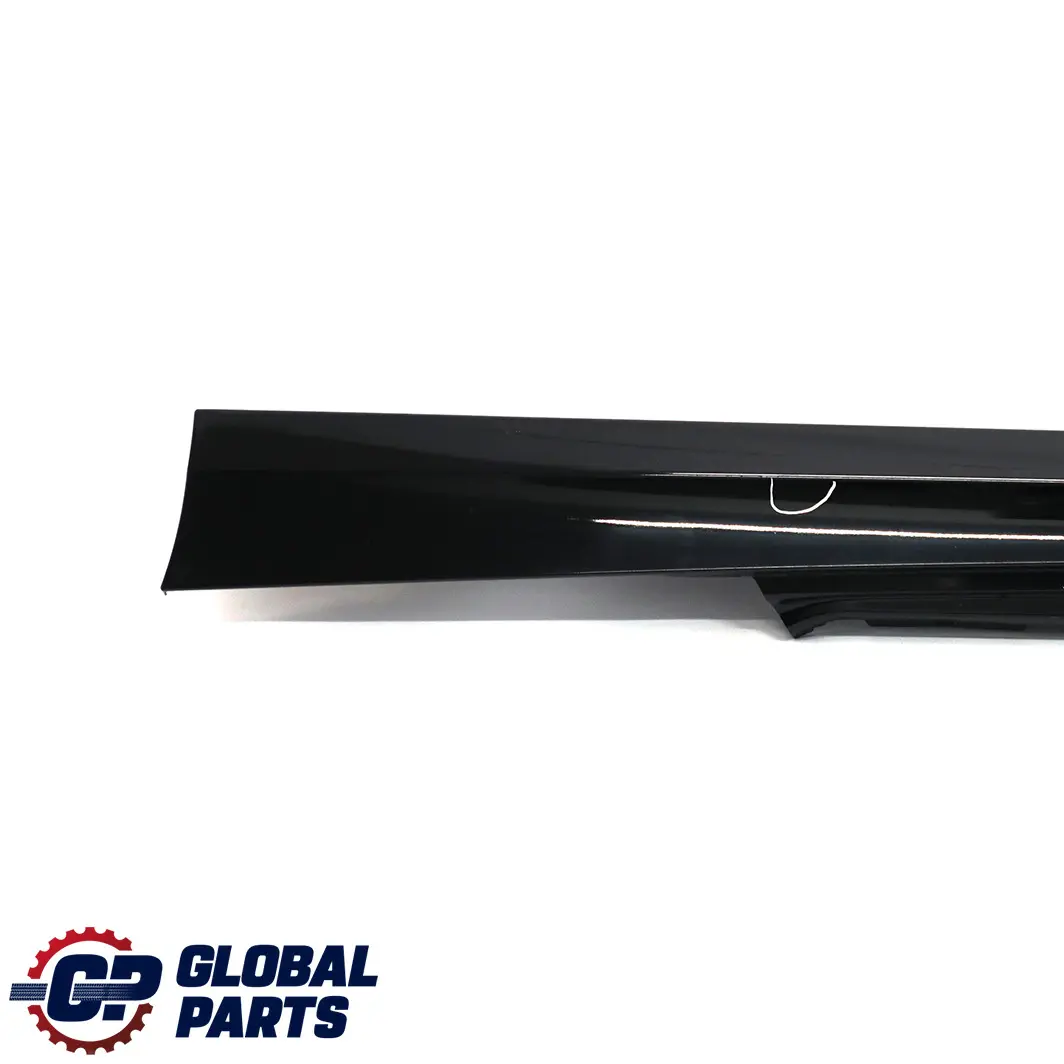 BMW E81 E82 E88 Bas de Porte Couverture Seuil Gauche de Coloris Noir - SKU 0036143-SCH - Numéro de pièce 0036143
