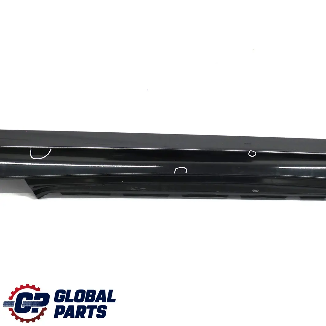 BMW E81 E82 E88 Bas de Porte Couverture Seuil Gauche de Coloris Noir - SKU 0036143-SCH - Numéro de pièce 0036143