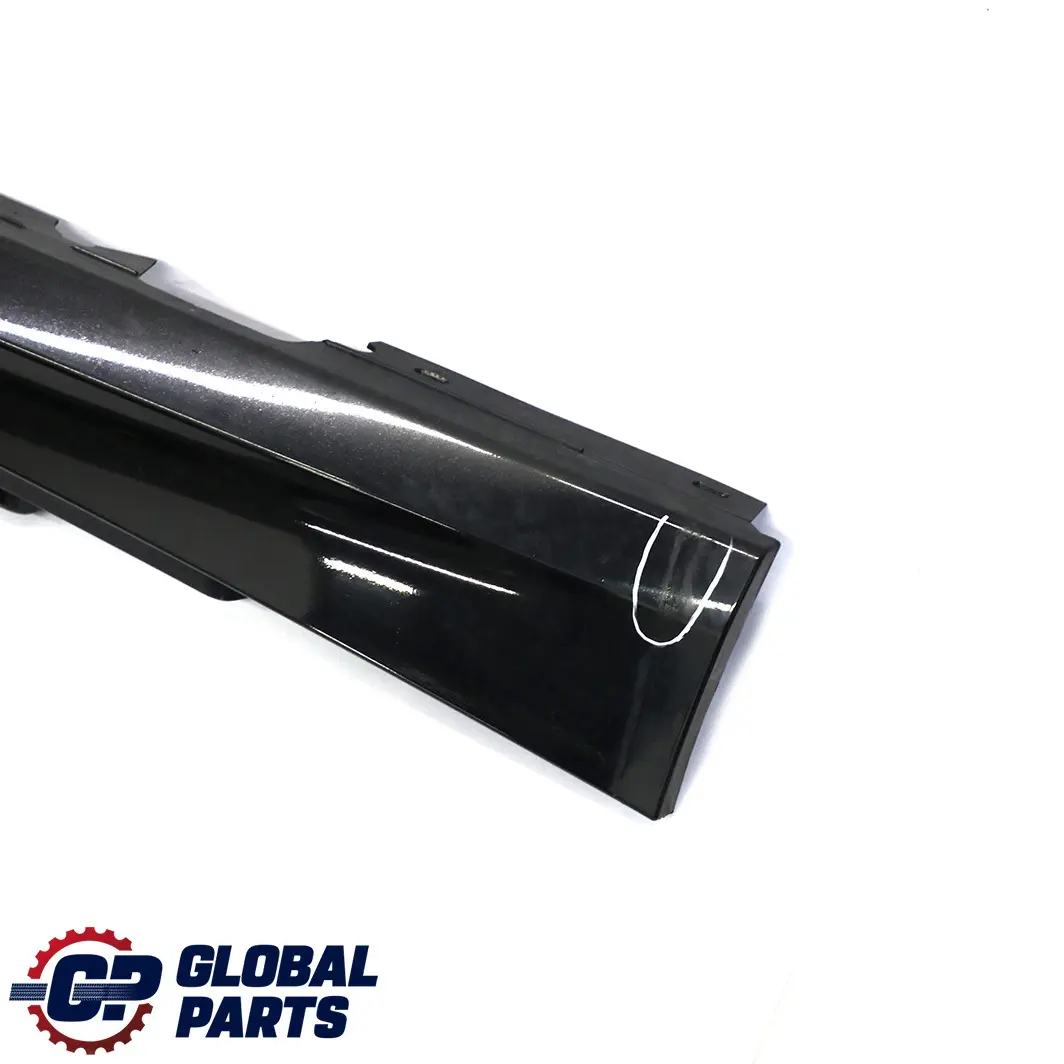 BMW E81 E82 E88 Bas de Porte Couverture Seuil Gauche de Coloris Noir - SKU 0036143-SCH - Numéro de pièce 0036143