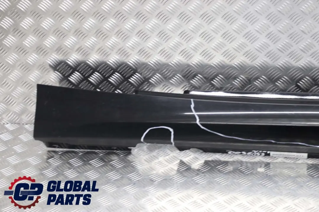 BMW E81 E82 E88 Bas de Porte Couverture Seuil Gauche de Coloris Noir - SKU 0036143-SCH4 - Numéro de pièce 51770036143