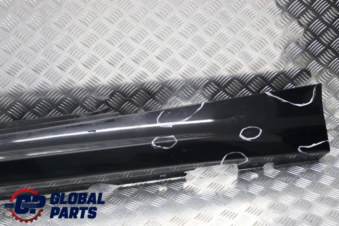 BMW E81 E82 E88 Bas de Porte Couverture Seuil Gauche de Coloris Noir - SKU 0036143-SCH4 - Numéro de pièce 51770036143